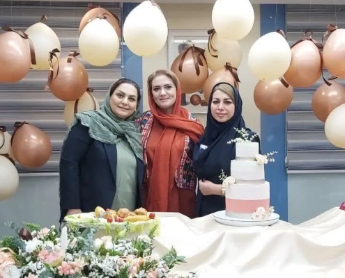 عکس یادگاری پرسنل در مراسم روز پرستار کلینیک مرکزی شهر عکس یادگاری پرسنل در مراسم روز پرستار کلینیک مرکزی شهر