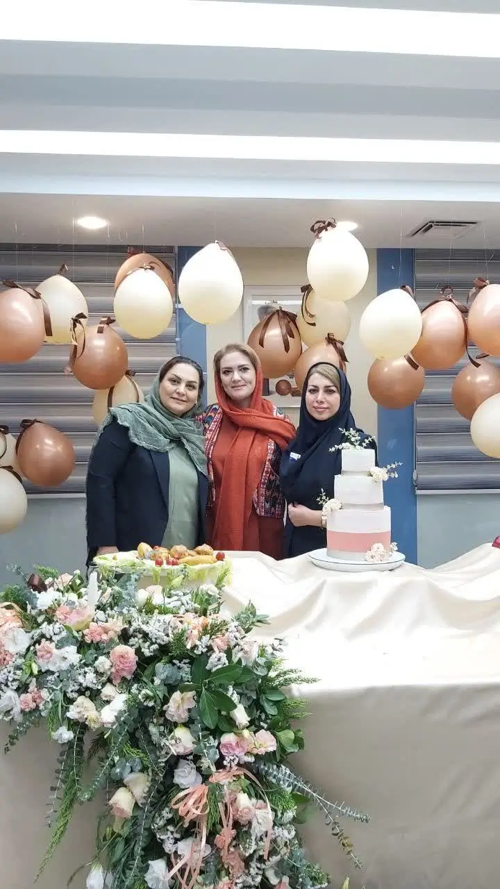 عکس یادگاری پرسنل در مراسم روز پرستار کلینیک مرکزی شهر عکس یادگاری پرسنل در مراسم روز پرستار کلینیک مرکزی شهر